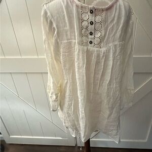 Extra large, white short sleeve shirt